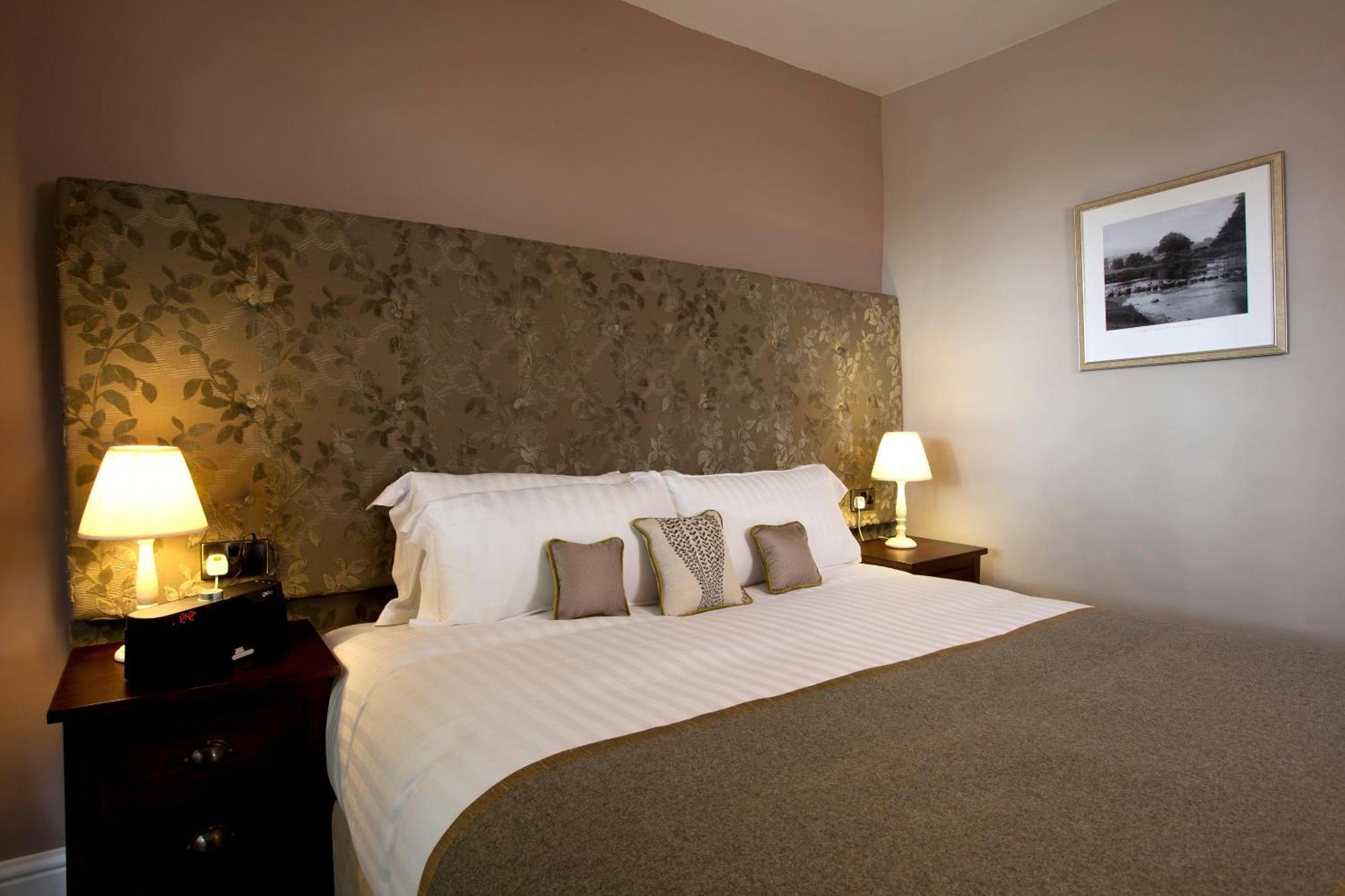 The Three Crowns Hotel Chagford Exterior photo A bedroom at the hotel