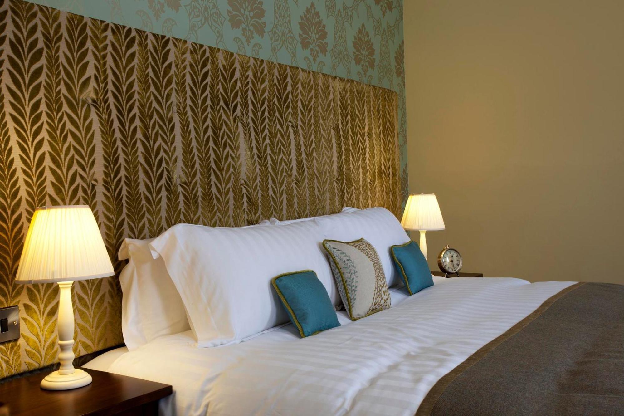 The Three Crowns Hotel Chagford Exterior photo A bedroom at the hotel