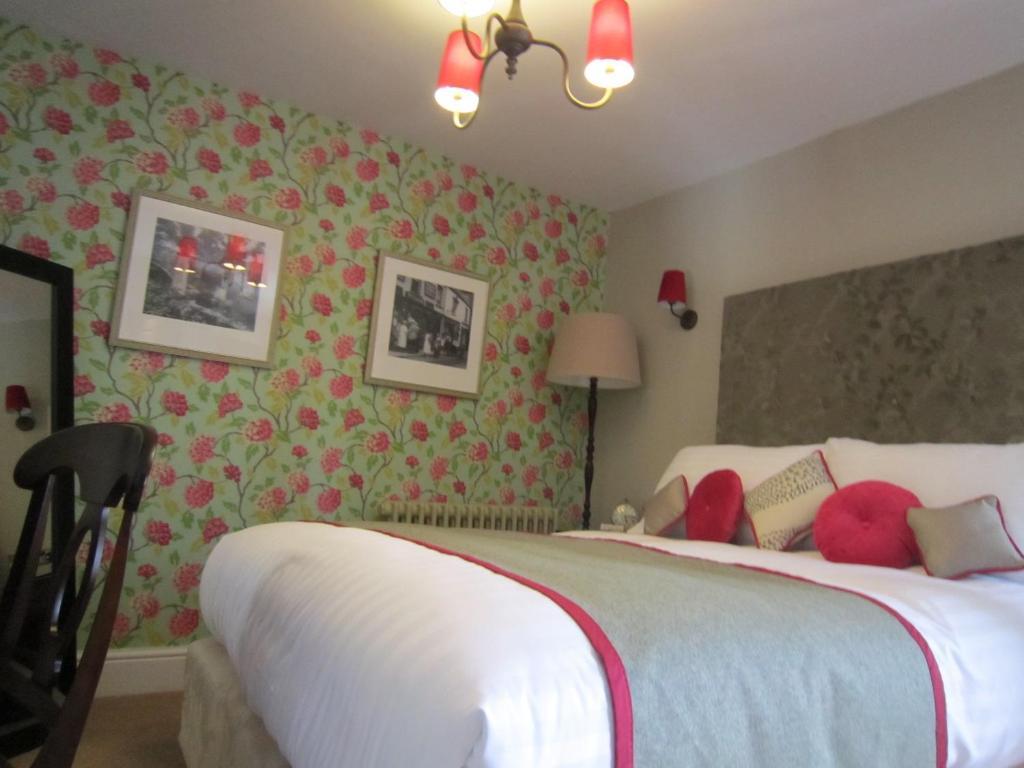 The Three Crowns Hotel Chagford Room photo