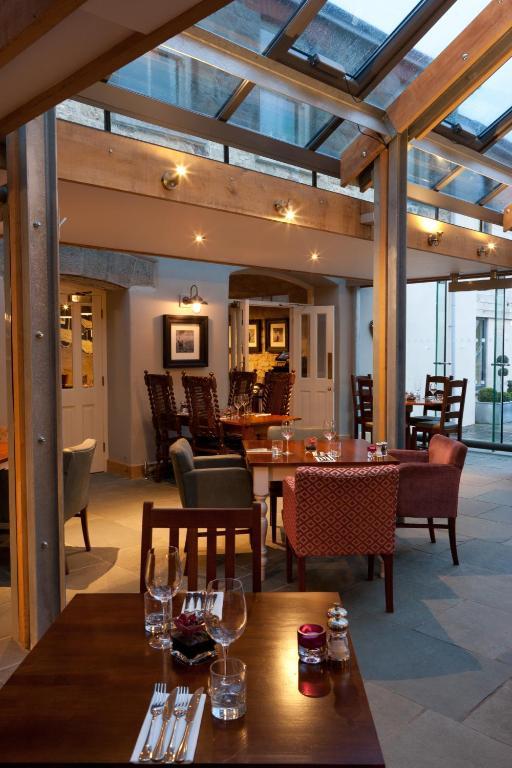 The Three Crowns Hotel Chagford Exterior photo The restaurant at the River Lee House