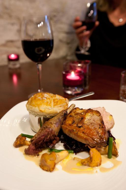 The Three Crowns Hotel Chagford Exterior photo A chicken and bacon pie with a glass of red wine