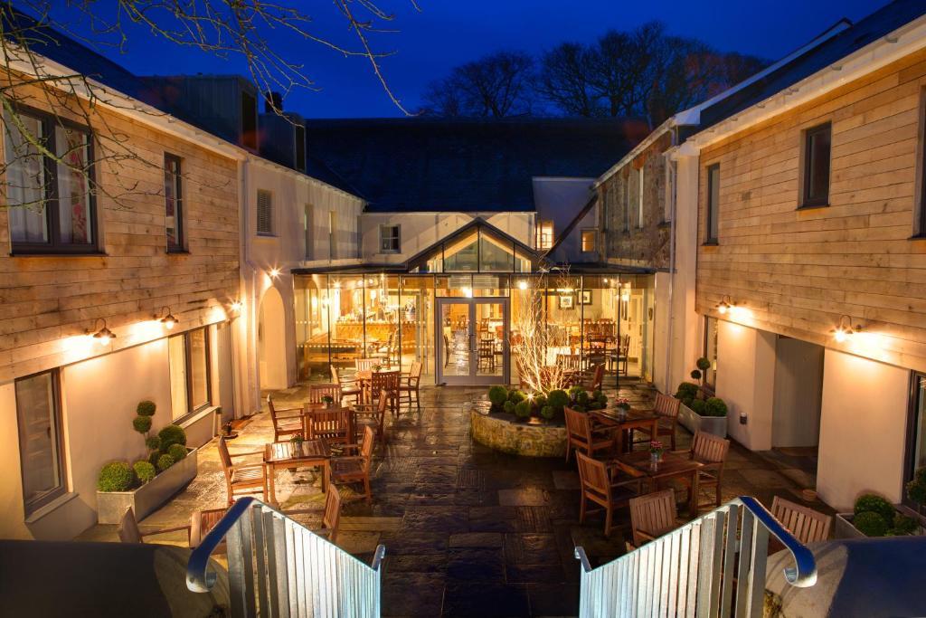 The Three Crowns Hotel Chagford Exterior photo The Old Mill at night
