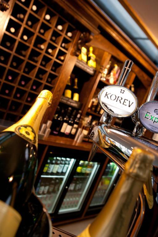 The Three Crowns Hotel Chagford Exterior photo A bottle of Korov